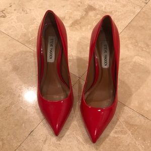 Red pumps Steve Madden